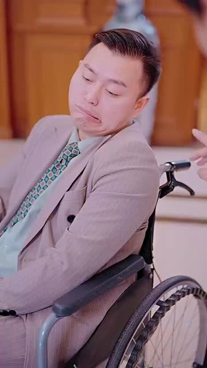八荒（98集）跨国恋短剧
